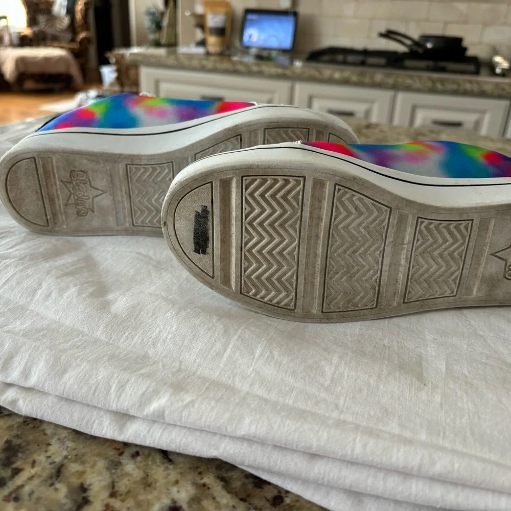 Skechers. Size 3 1/2 air cooled memory foam sneakers with‎ bling.